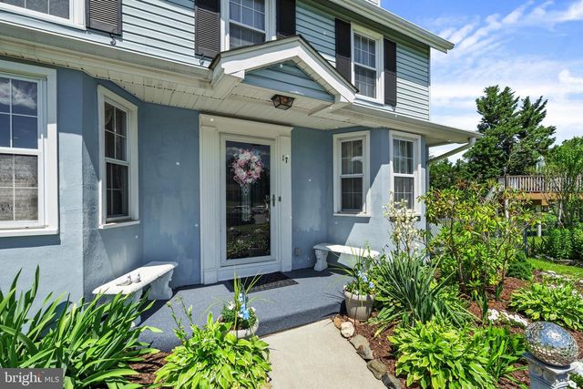 17 TANSEY DR, Upper Chichester, PA 19014
