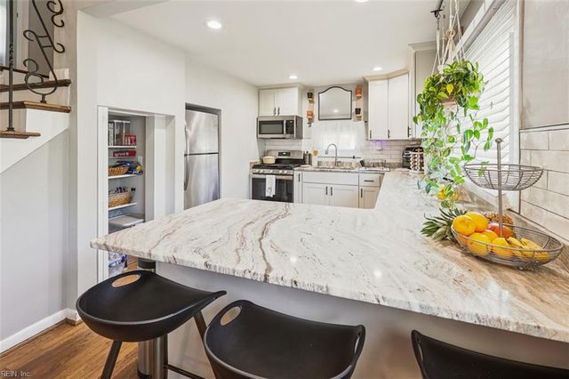 6112 Lockamy LN, Norfolk, VA 23502