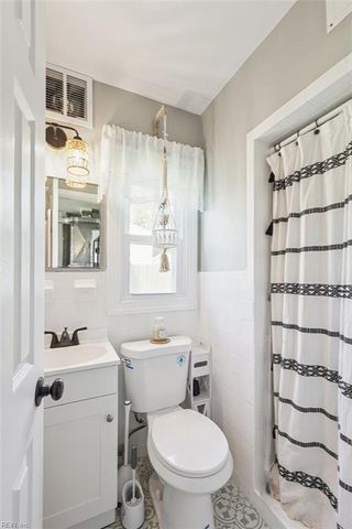 6112 Lockamy LN, Norfolk, VA 23502