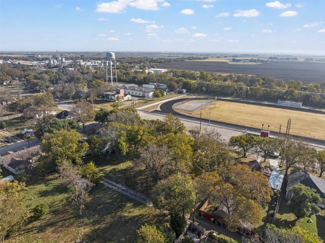 606 S Reagan Street, West, TX 76691