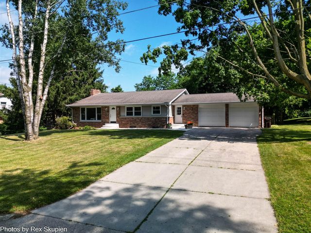 521 E Pine Street, Fremont, MI 49412