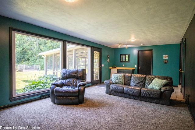 521 E Pine Street, Fremont, MI 49412