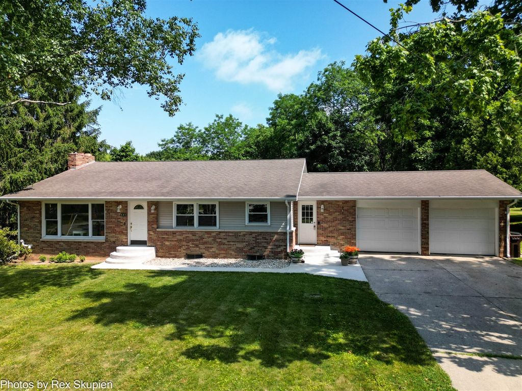 521 E Pine Street, Fremont, MI 49412