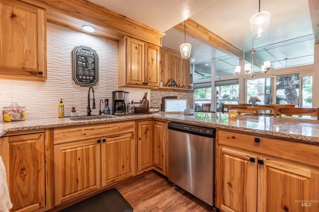 910 N Plateau Ave, Caldwell, ID 83605