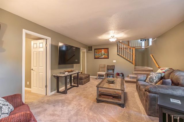 910 N Plateau Ave, Caldwell, ID 83605