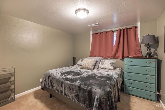 910 N Plateau Ave, Caldwell, ID 83605
