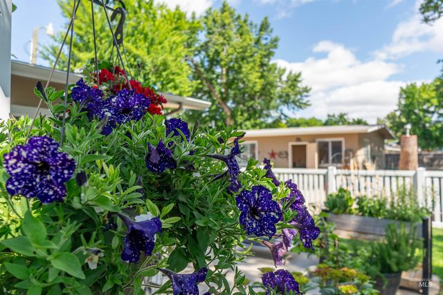 910 N Plateau Ave, Caldwell, ID 83605