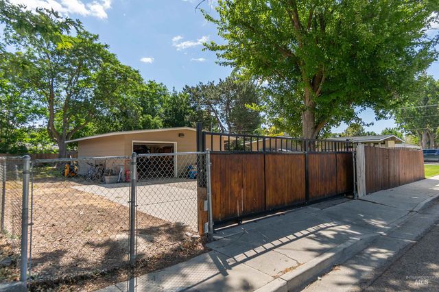 910 N Plateau Ave, Caldwell, ID 83605