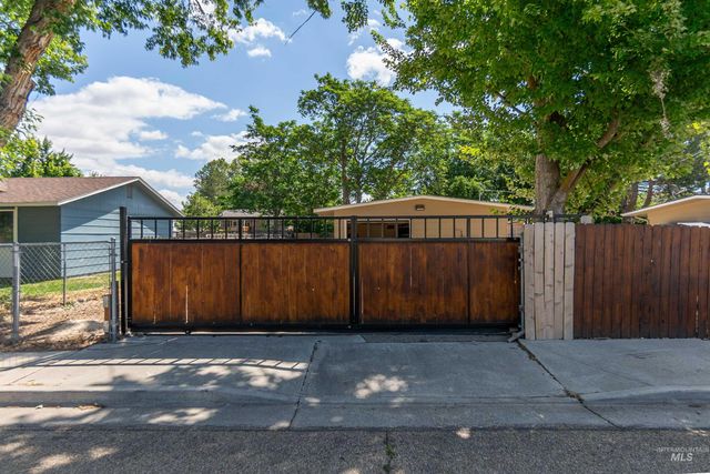 910 N Plateau Ave, Caldwell, ID 83605