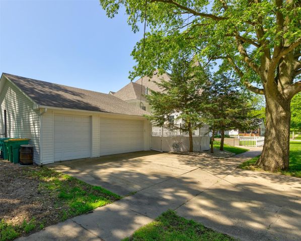 400 Percival Avenue, Dallas Center, IA 50063