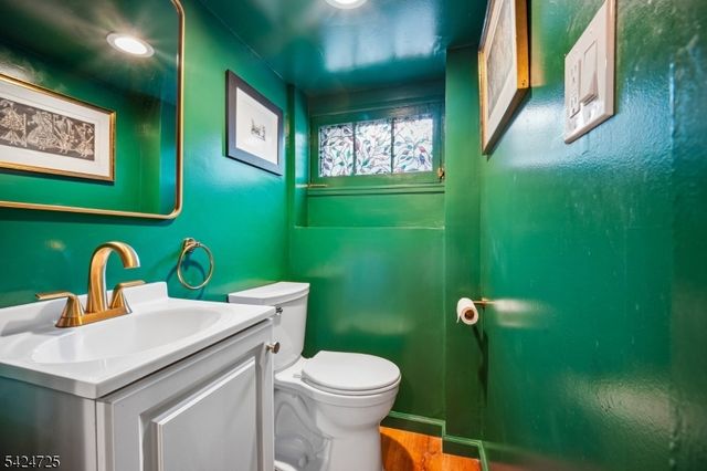 40 Highland Ave, Maplewood Twp., NJ 07040
