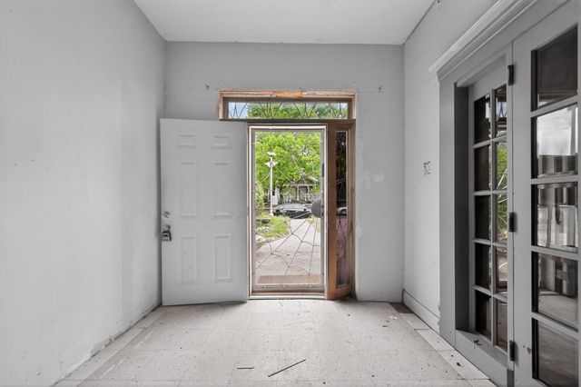 919 Wayne Street, Dallas, TX 75223