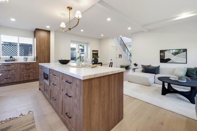 1705 Russell St, Berkeley, CA 94703