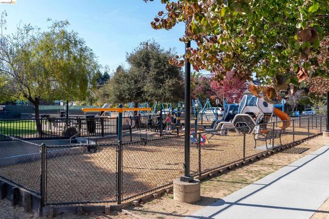 1705 Russell St, Berkeley, CA 94703