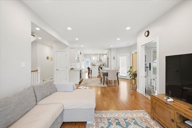 15 Ricker Rd 2, Newton, MA 02458