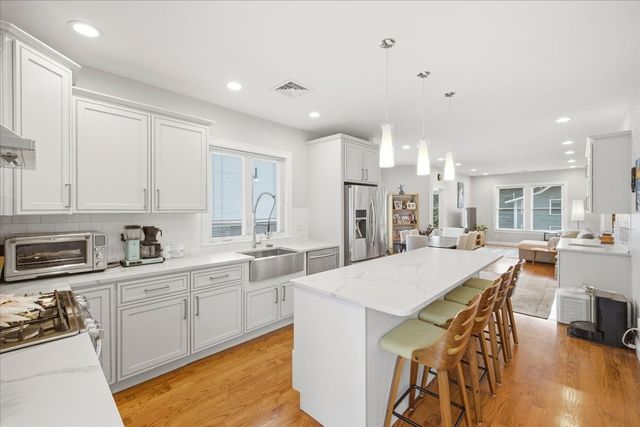 15 Ricker Rd 2, Newton, MA 02458