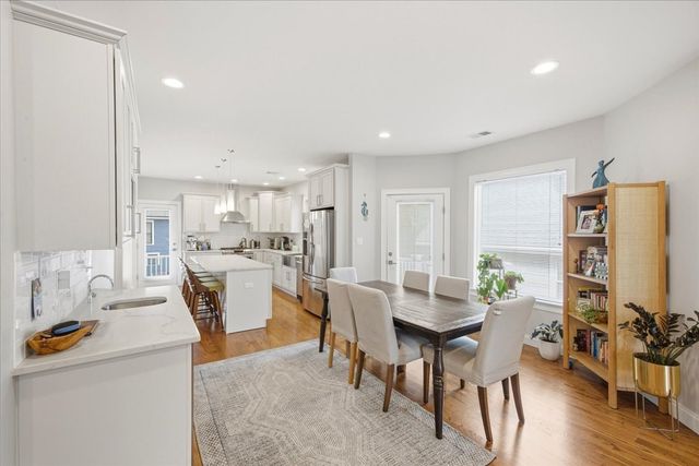 15 Ricker Rd 2, Newton, MA 02458