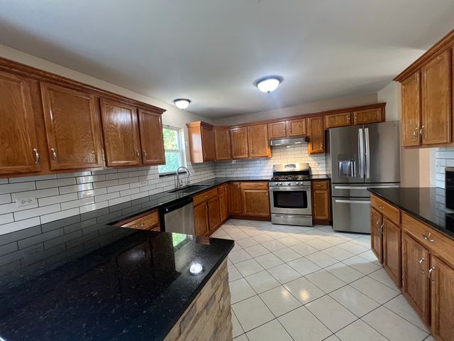809 Eagle Drive, Aurora, IL 60506