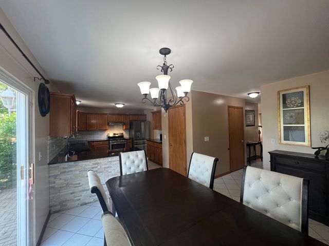809 Eagle Drive, Aurora, IL 60506
