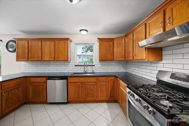 809 Eagle Drive, Aurora, IL 60506