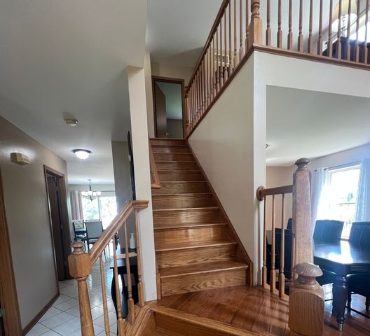 809 Eagle Drive, Aurora, IL 60506