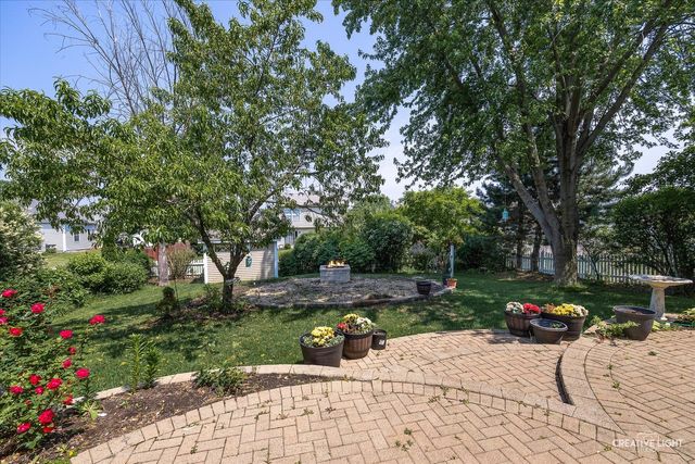 809 Eagle Drive, Aurora, IL 60506