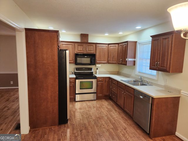 70 GOLDEN OAKS Drive, Hartwell, GA 30643