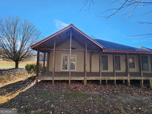 70 GOLDEN OAKS Drive, Hartwell, GA 30643