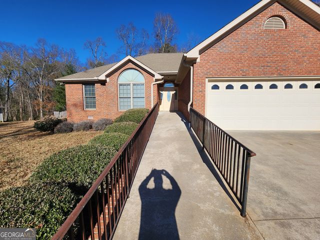70 GOLDEN OAKS Drive, Hartwell, GA 30643