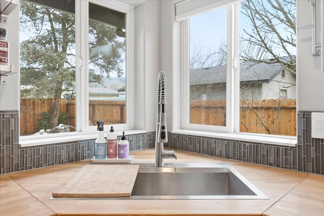 2074 SE Kayleigh Way, Grants Pass, OR 97526