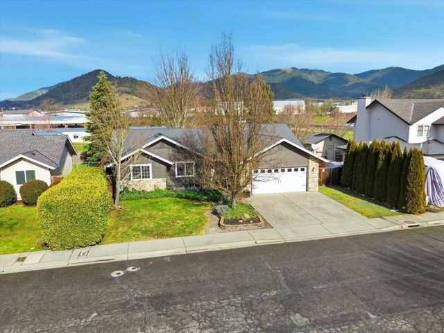 2074 SE Kayleigh Way, Grants Pass, OR 97526