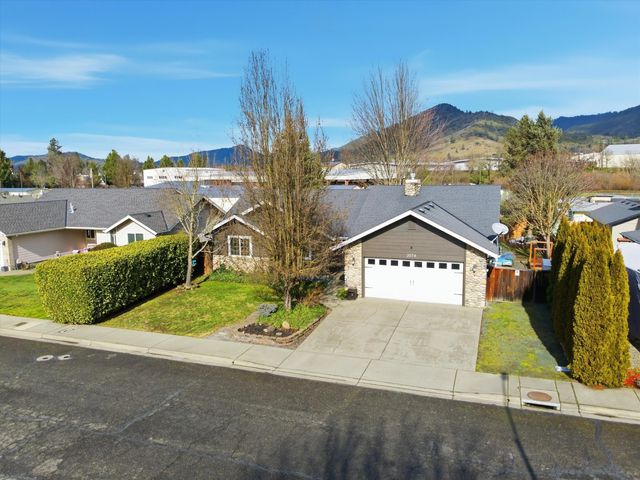 2074 SE Kayleigh Way, Grants Pass, OR 97526