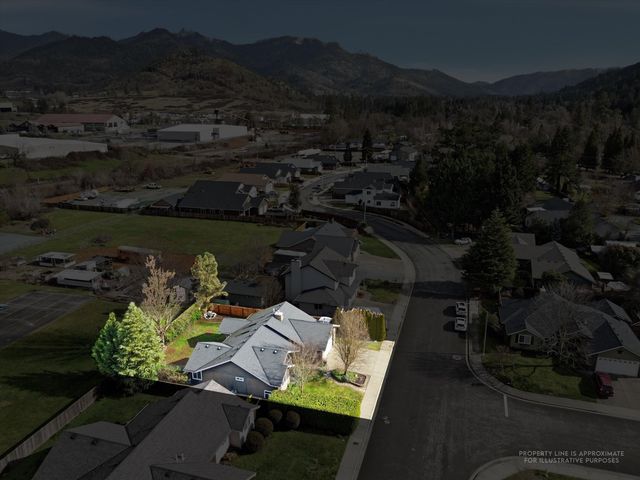 2074 SE Kayleigh Way, Grants Pass, OR 97526