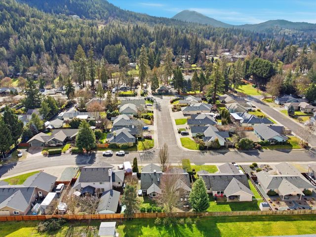 2074 SE Kayleigh Way, Grants Pass, OR 97526