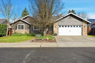 2074 SE Kayleigh Way, Grants Pass, OR 97526