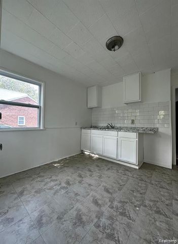 19242 Moross Road, Detroit, MI 48224
