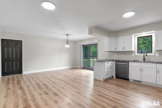 5660 Wesley Chapel Road, Chatham, IL 62629