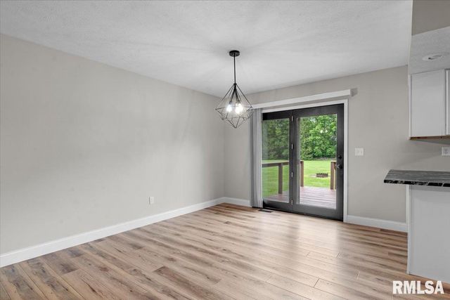 5660 Wesley Chapel Road, Chatham, IL 62629