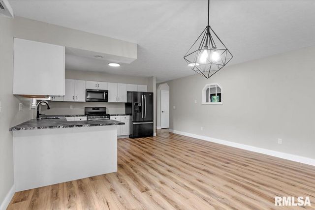 5660 Wesley Chapel Road, Chatham, IL 62629