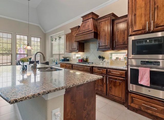 800 Gray Hawk Lane, Euless, TX 76039