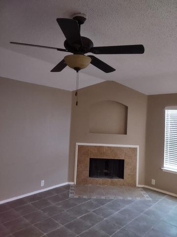 1613 Wavecrest Drive, Glenn Heights, TX 75154