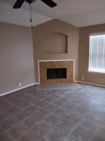 1613 Wavecrest Drive, Glenn Heights, TX 75154