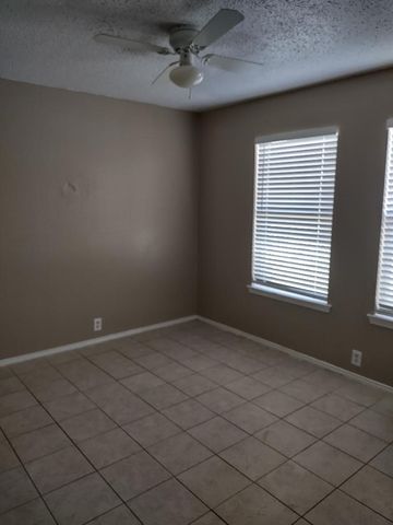 1613 Wavecrest Drive, Glenn Heights, TX 75154