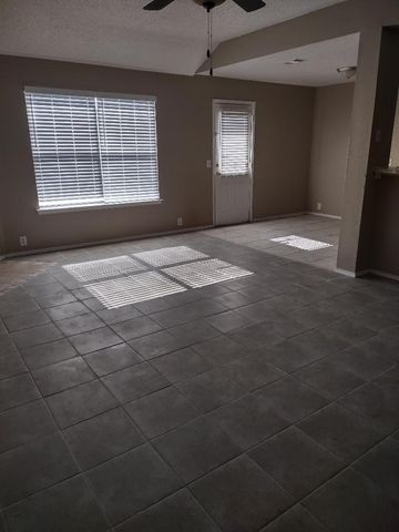 1613 Wavecrest Drive, Glenn Heights, TX 75154