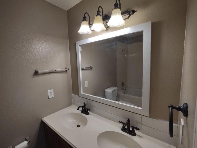 1613 Wavecrest Drive, Glenn Heights, TX 75154
