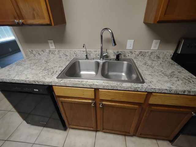 1613 Wavecrest Drive, Glenn Heights, TX 75154