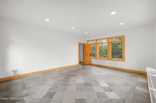 8753 S Loffs Bay Rd, Coeur D'alene, ID 83814