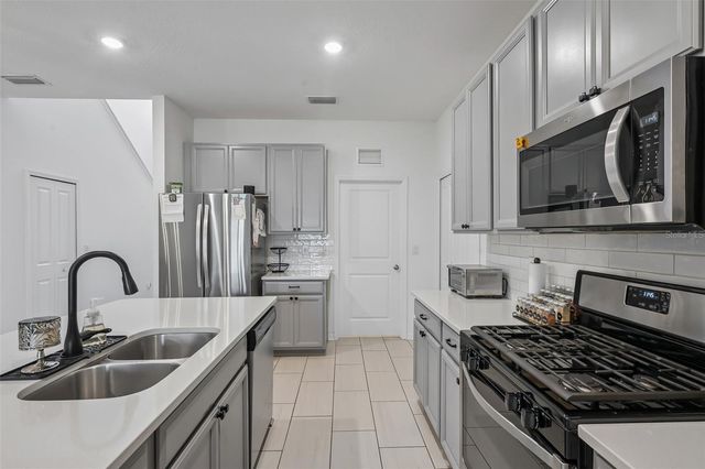 5518 LOS ROBLES COURT, Palmetto, FL 34221