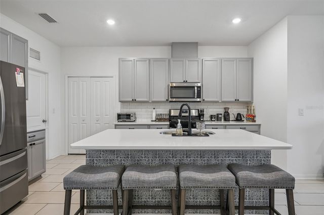 5518 LOS ROBLES COURT, Palmetto, FL 34221