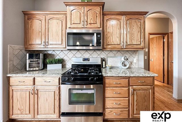 2231 Crystal Creek Drive, Papillion, NE 68046